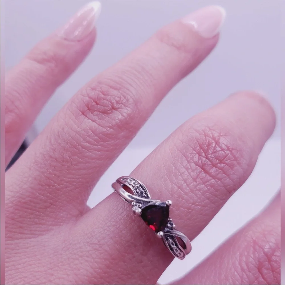 Genuine Trillion Garnet 925 Sterling Silver Twist Design Ring